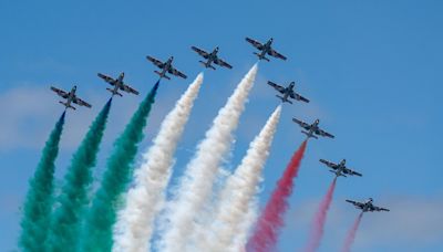 Weather break allows for dazzling Quinte air show performances