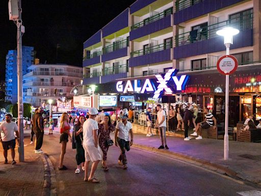 Magaluf cops hunt Brit who knocked out tourist, 20, in horror street fight