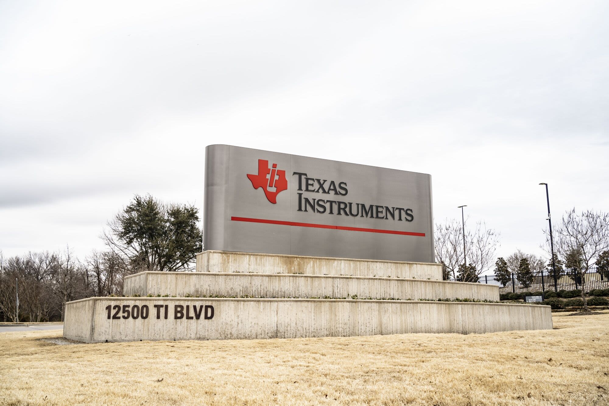 Elliott Takes $2.5 Billion Aim at Texas Instruments’ Cash Flow