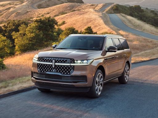 2025 Lincoln Navigator Large SUV Goes Full Screen