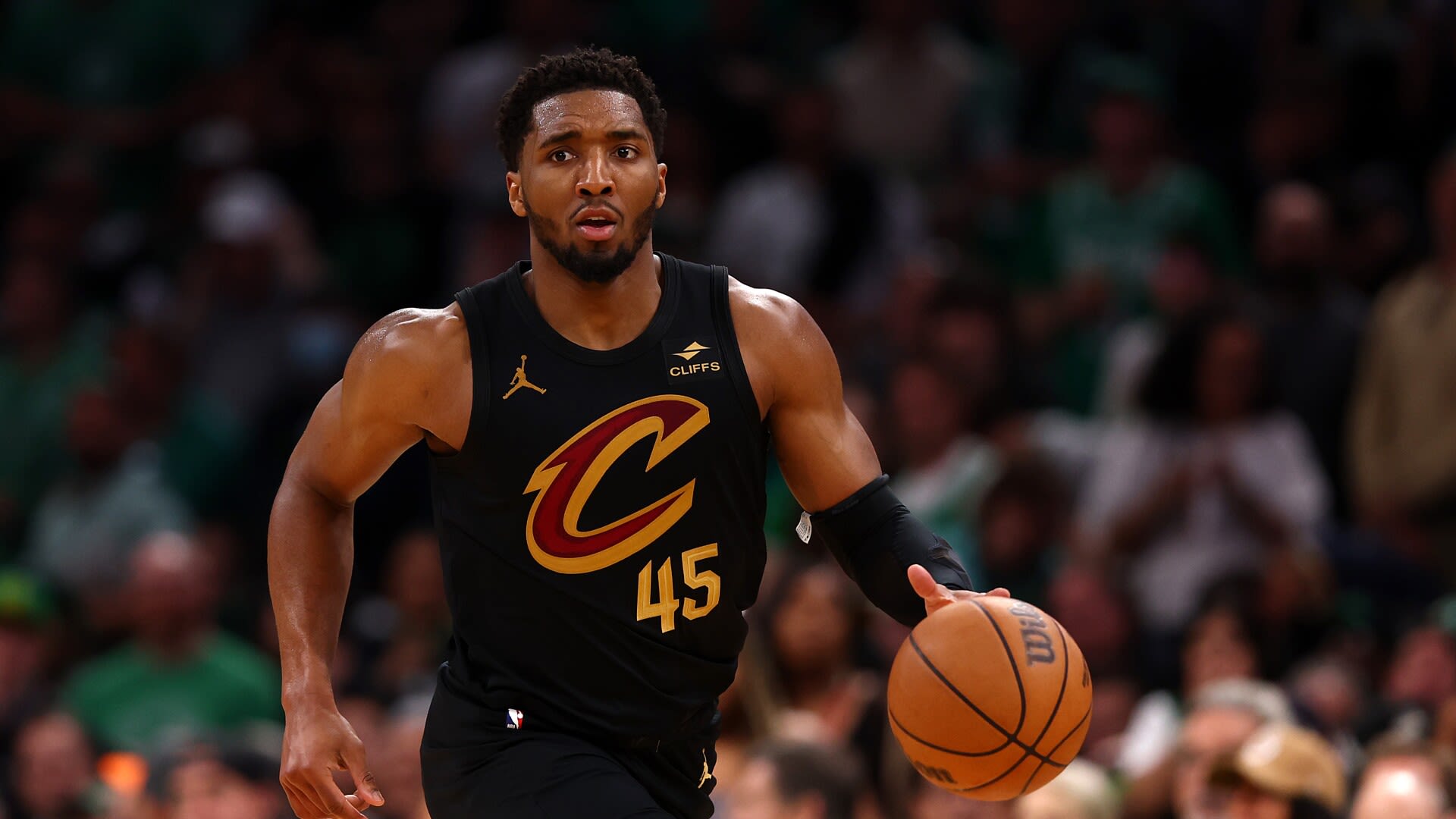 Donovan Mitchell 'I'm not leaving,' agrees to three-year, $150.3 million extension to stay with Cavaliers