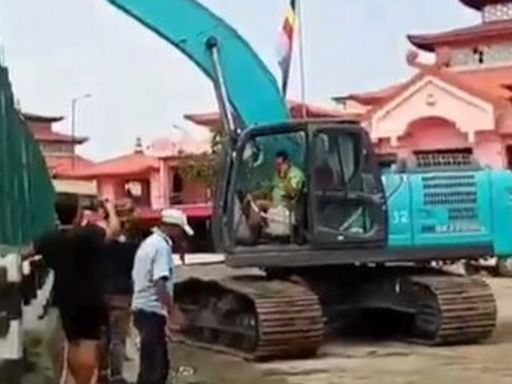 Manipur minister drives bulldozer to clear river, netizens say ‘proud of you’