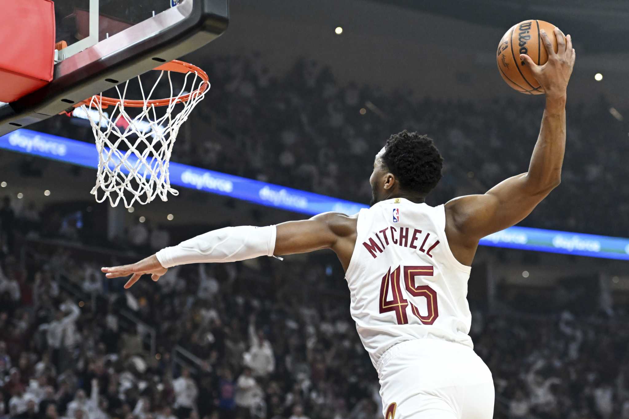 Donovan Mitchell scores 30, Cavaliers open playoffs with tough-minded 97-83 win in Game 1 over Magic