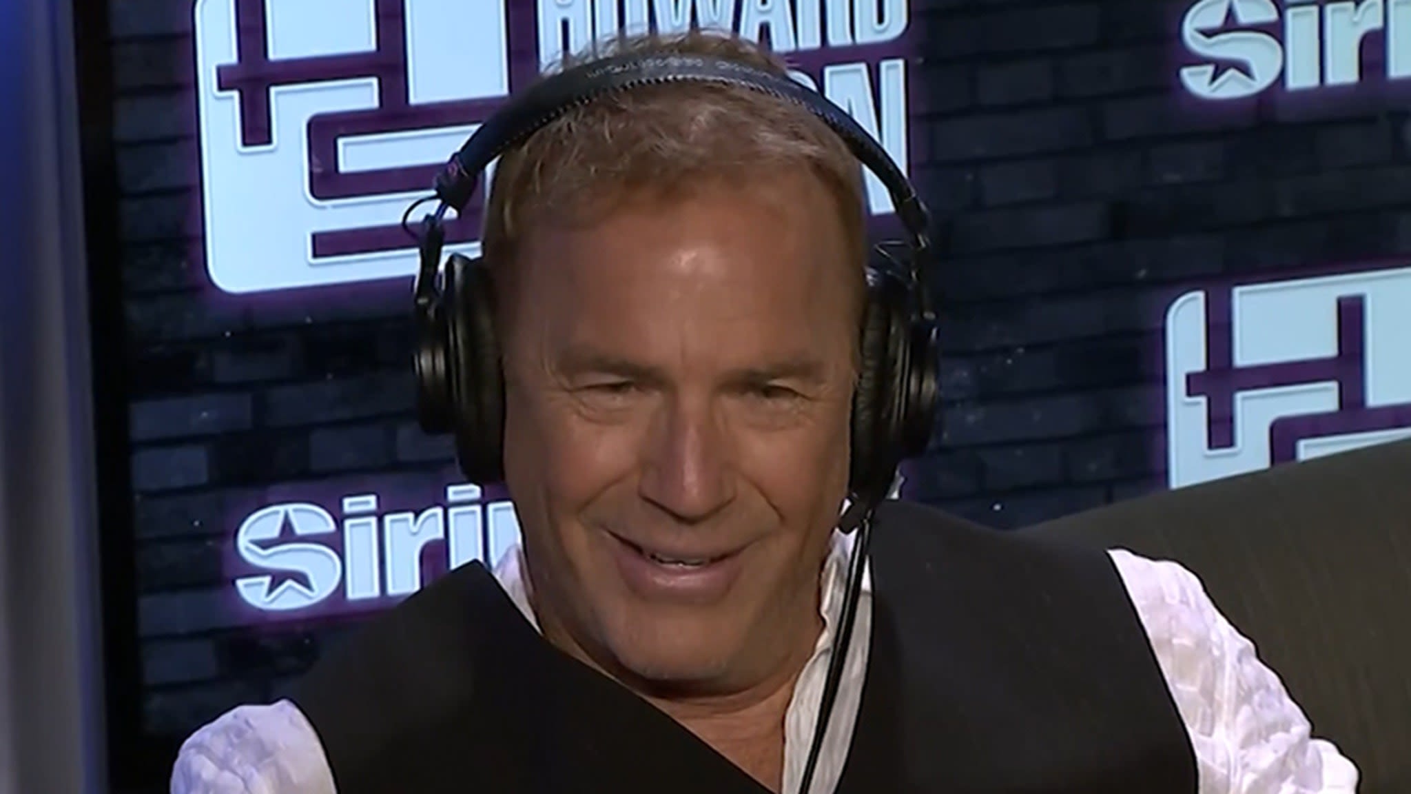 Kevin Costner Insists He's Not Dating Jewel, Flirty Pic Tells Different Story