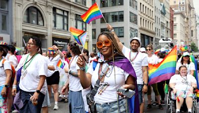 Las calles de la ciudad de Nueva York se pintan de arcoíris: así fue el Desfile del Orgullo