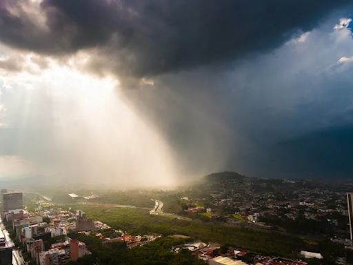 Fin de semana riesgoso en Estados Unidos por avance de tormentas y posibles tornados