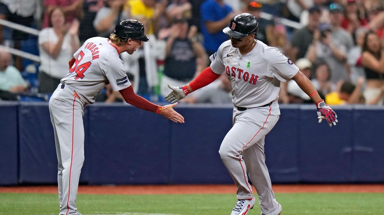 Devers sets Red Sox record by homering in his 6th consecutive game