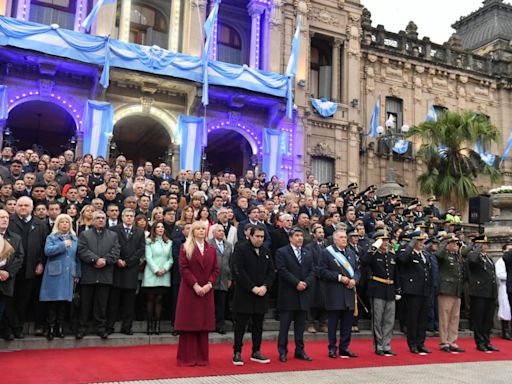 Lo que dejó el 25 de Mayo en Tucumán: chocolate patrio, gauchos y familias