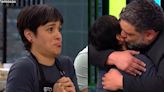 El tierno beso de Javier Masías a Jely Reátegui tras entregarle una medalla en ‘El Gran Chef Famosos’