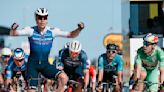 Tour: Jakobsen supera a Van Aert en la meta, gana 2da etapa