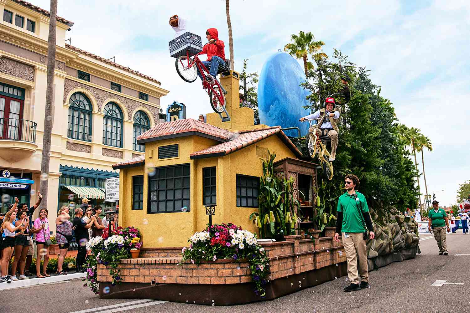 Universal Orlando Spills Secrets Behind the Park's Nostalgic New 'Mega Movie Parade,' a Total '90s Tribute