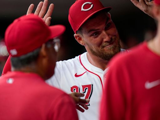 Cincinnati Reds celebrate with 'soon-to-be girl dad' Tyler Stephenson