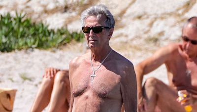 Shirtless Eric Clapton and 2 of His Daughters Enjoy a Beach Day During Vacation in France: See the Photos