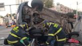 ¡Fuerte choque! Auto impacta hoy al Metrobús y vuelca en Leyes de Reforma; dos muertos