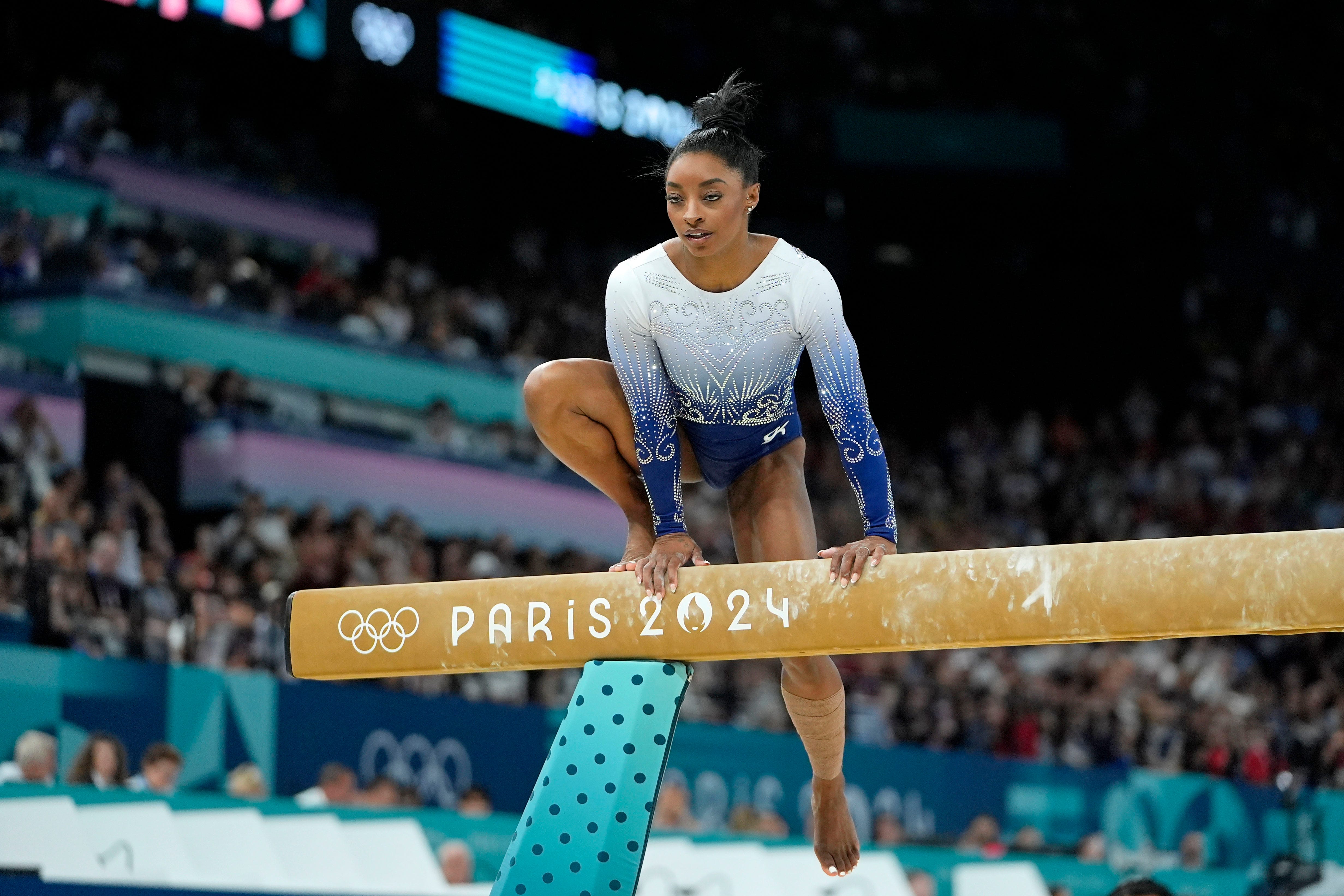 Olympic gymnastics live updates: Simone Biles, Suni Lee fall in balance beam final