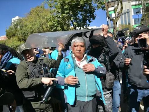 Tensión en Bolivia: violentos enfrentamientos entre partidarios de Evo Morales y de Luis Arce por desacuerdos con la ley electoral