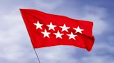 Bandera de la Comunidad de Madrid: origen, significado y por qué es roja con siete estrellas