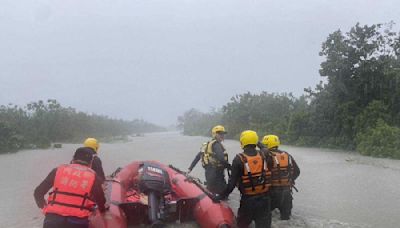 Typhoon Gaemi heads for China after leaving 25 dead in Taiwan and Philippines