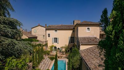 Laure Manaudou seule dans sa grande maison ? Découvrez son petit paradis sur le bassin d'Arcachon