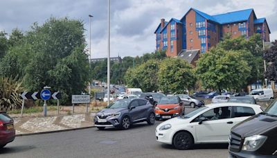 Drivers face delays at Dundee Waterfront as bus breaks down