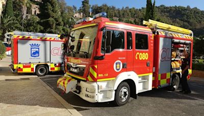 El incendio en un garaje de Málaga se salda con una mujer hospitalizada y dos vehículos afectados