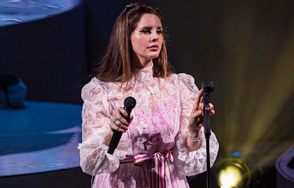 Lana Del Rey to headline her first U.S. stadium concert at Fenway Park in Boston