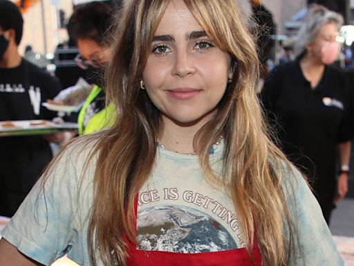 Mae Whitman Is Pregnant, Shares She’s Expecting Baby With Parenthood Reunion Photo - E! Online
