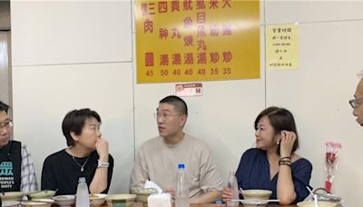 與黃珊珊同框吃肉圓 謝國樑不否認將請柯文哲相挺 - 政治