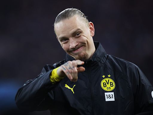 Augsburg look to sign former Borussia Dortmund defender Marius Wolf