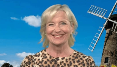 Carol Kirkwood 'radiant' in figure-hugging dress sending fans into meltdown