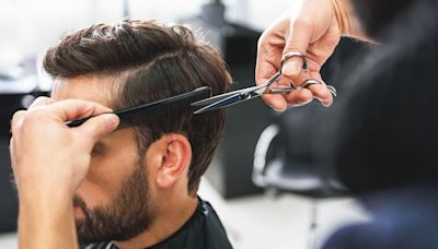 How Much Does a Barber Make a Year?