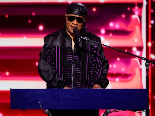 Stevie Wonder announces Milwaukee show, part of 10-city tour hitting battleground states