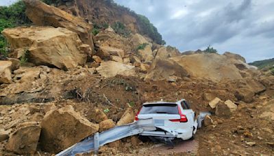 基隆潮境公園嚴重山崩，9車遭波及2人送醫，綠油油山坡瞬間變黃土 - TNL The News Lens 關鍵評論網