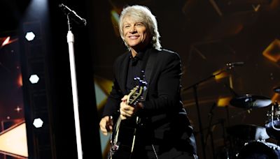 Jon Bon Jovi helps talk woman off ledge of Nashville bridge: Police