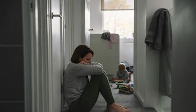 Casi dos tercios de los padres se sienten solos y agotados, según una encuesta