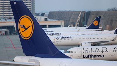 Lufthansa Cuts Profit Goal on Weak Fares; Starts Savings Program