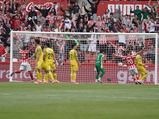 Goleada en El Molinón para seguir soñando con el playoff