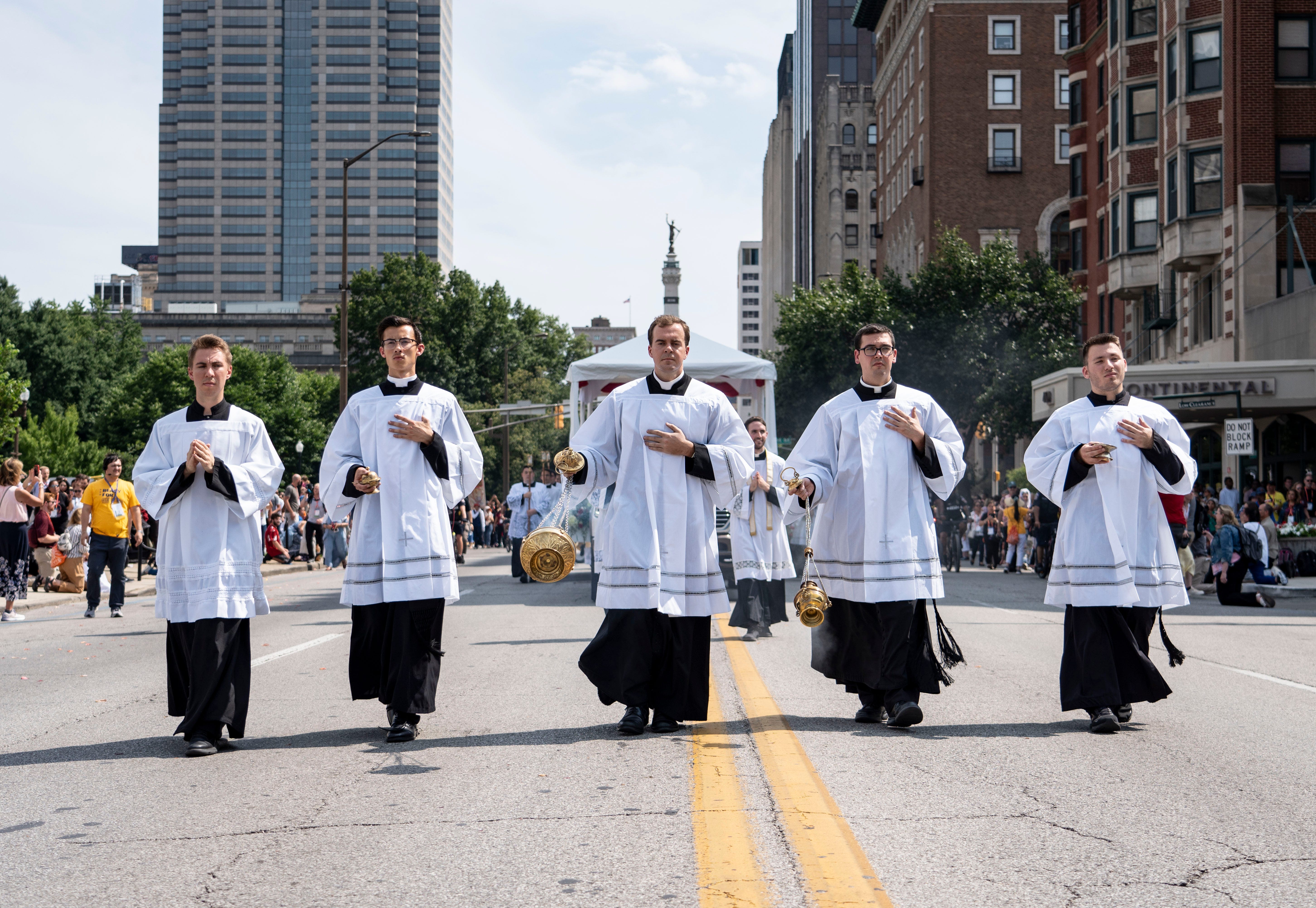 Eucharistic procession invoked 'a moment of unity' for thousands of Catholics