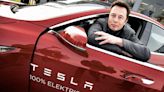 A un mes de comprar Twitter, los errores de Elon Musk están tirando abajo las acciones de Tesla