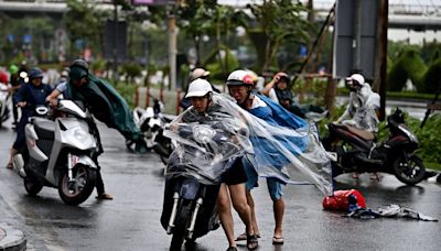 Typhoon Yagi kills 2 and injures 92 in China's Hainan as it makes its way to northern Vietnam