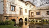 Sale a la venta un antiguo molino convertido en casa rural en León