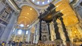El imponente baldaquino de Bernini en San Pedro afronta una restauración "titánica"