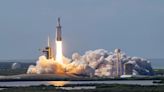 Powerful GOES-U weather satellite launches to orbit atop SpaceX Falcon Heavy rocket (video)