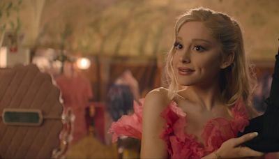 Ariana Grande apparaît aux côtés d'une star de « La Chronique des Bridgerton » dans la bande-annonce de la comédie musicale « Wicked »