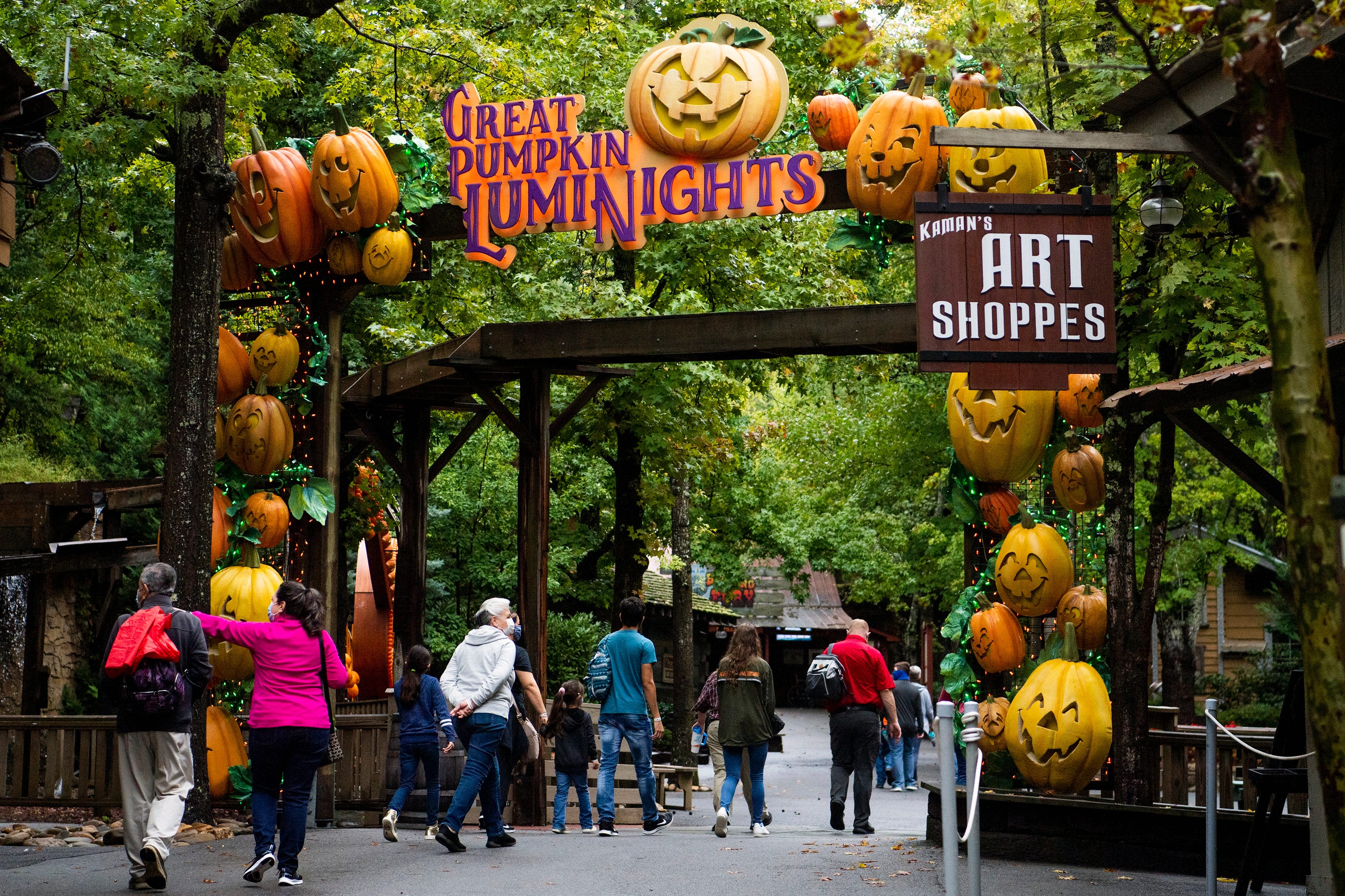 Dollywood is ready to pumpkin spice up Dolly Parton’s favorite season with this festival