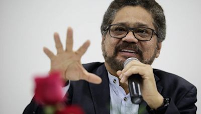 ‘Iván Márquez’ reapareció en un video tras haber sido dado por muerto: respaldó la polémica propuesta de Petro sobre una constituyente