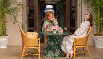 Allison Janney and Leslie Bibb on ‘Palm Royale,’ Suffering Through Their 1960s Looks and Playing Wordle With Carol Burnett