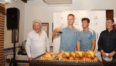 Vermeeren y Riquelme, maestros de ceremonia con el cochinillo