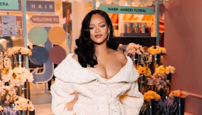 Rihanna en peignoir et escarpins pour sa sortie à Londres