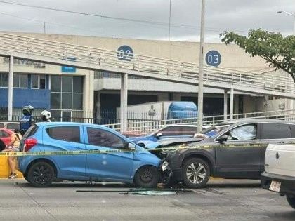Ocasiona caos vehicular choques en López Mateos